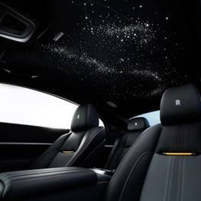 成都商务车星空顶改装：多色光影可调节 满足商务接待与私人出行双重场景需求